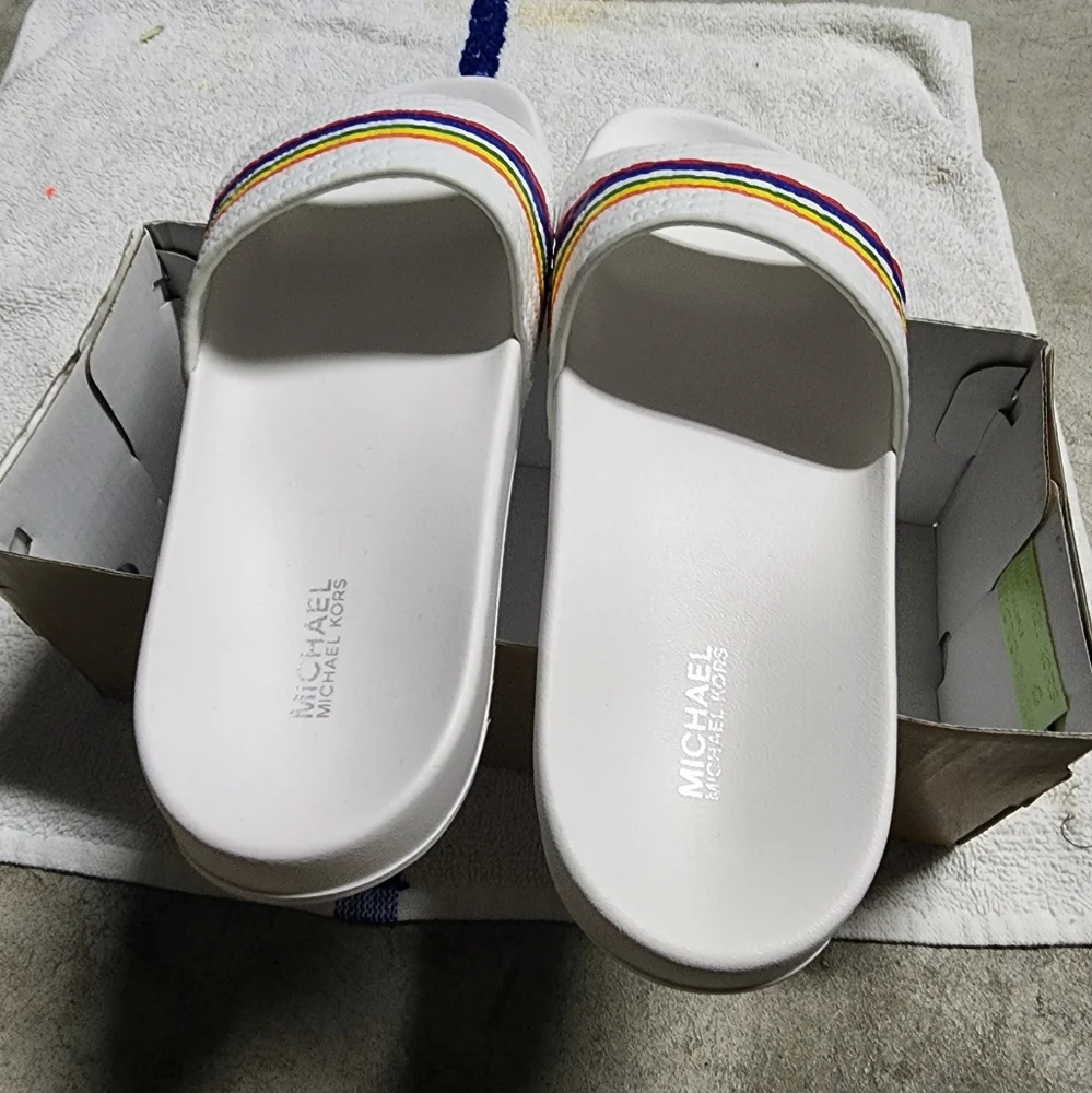 MICHAEL Michael Kors Women's White Gilmore Slides Pool Shoes slippers sandals - Picture 4 of 6